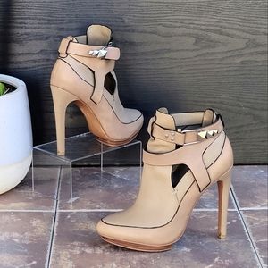 Badgley Mischka Danni 7.5 ankle bootie platform heels